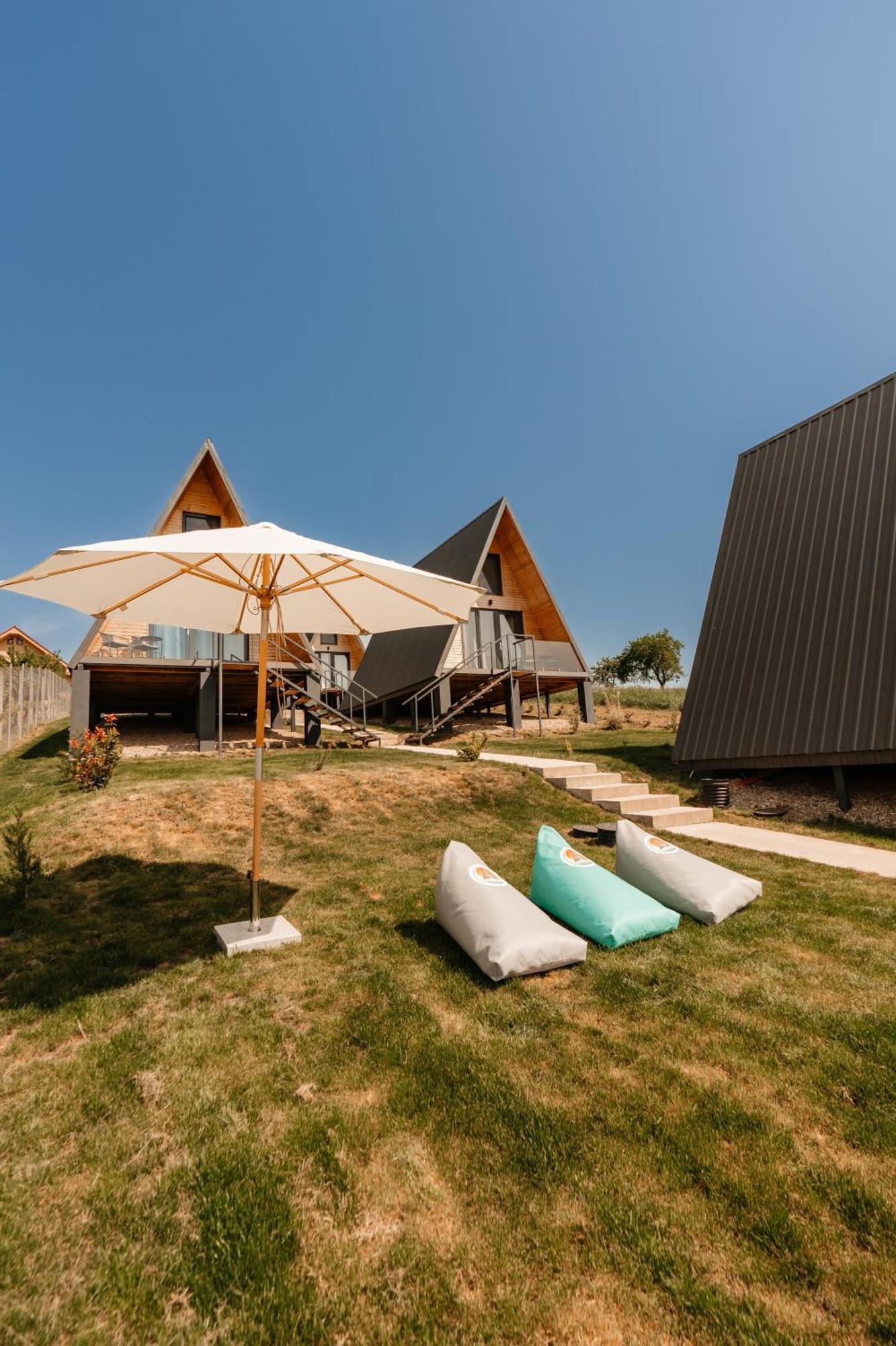 Rontau Cavo Village- Cabins Rental Baile 1 Mai מראה חיצוני תמונה